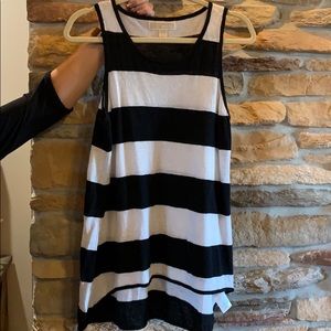 Sleeveless tank black sweater